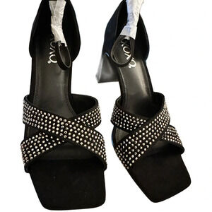 New Women's Fideli-b Pump